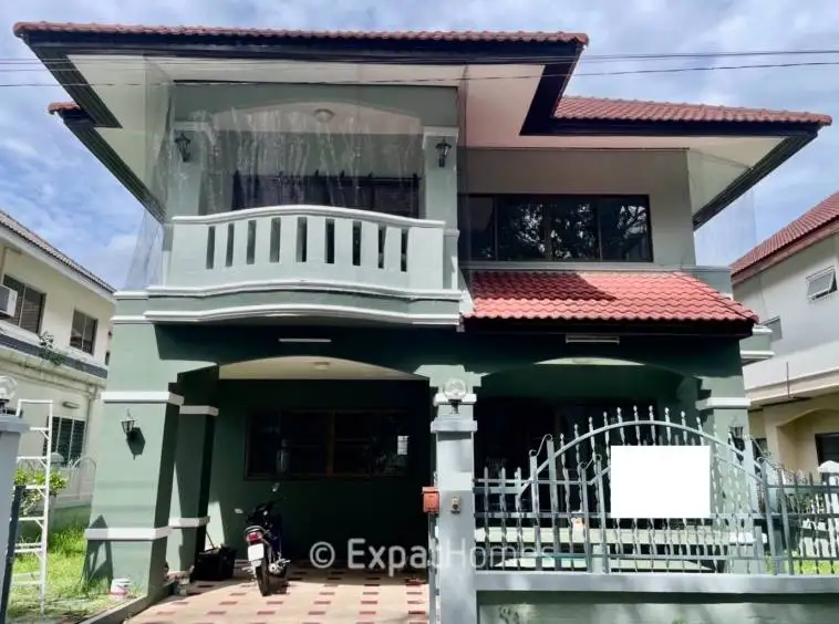 1865 – Comfortable 4-Bedroom house in a gated community in Nong Kwai area