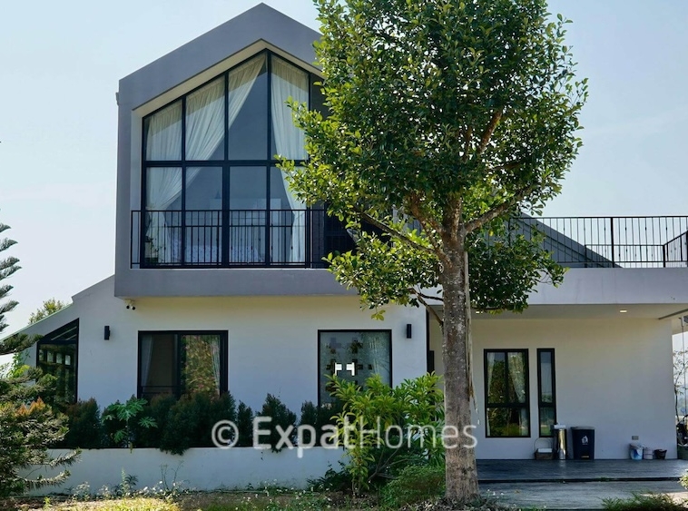 9582 – Cozy Home with Beautiful Mountain and Rice Field Views in Mae Rim