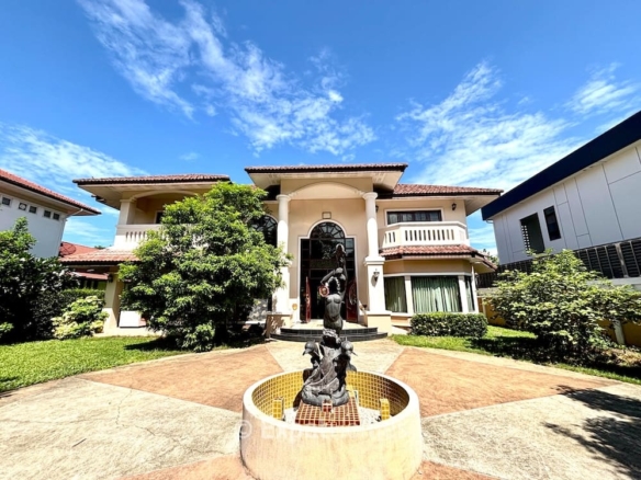 11962 – Spacious Corner 4 BD house in Wang Tan For Sale
