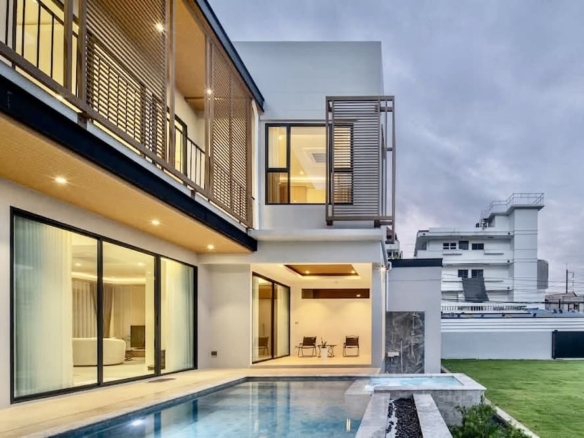 11990 – Luxury 4BR Pool Villa For Rent & Sale | Hai Ya Near Wua Lai Road